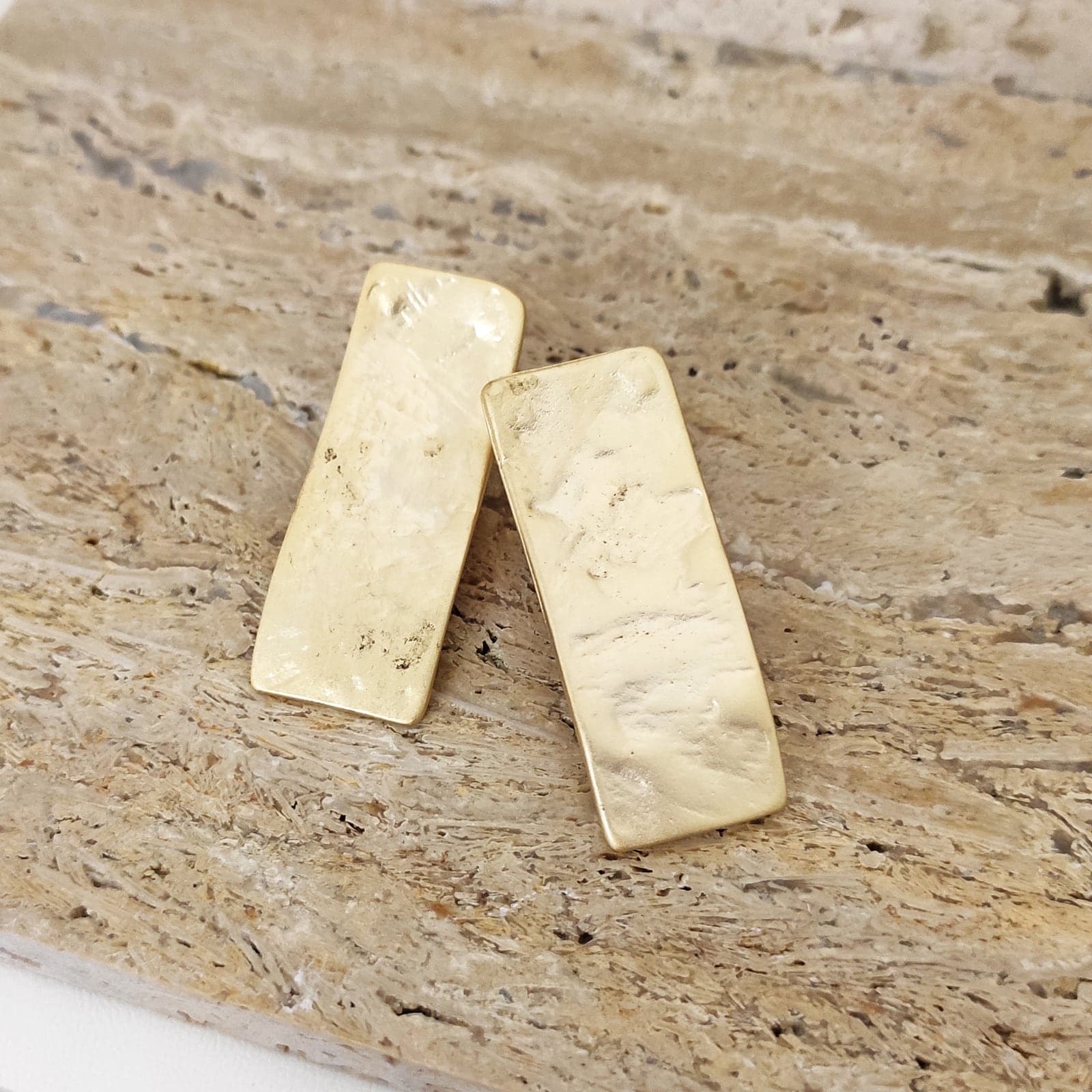 Wavy trendy earrings